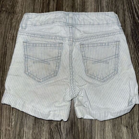 Gap Kids Striped Denim Shorts Size 6 - Picture 2 of 3